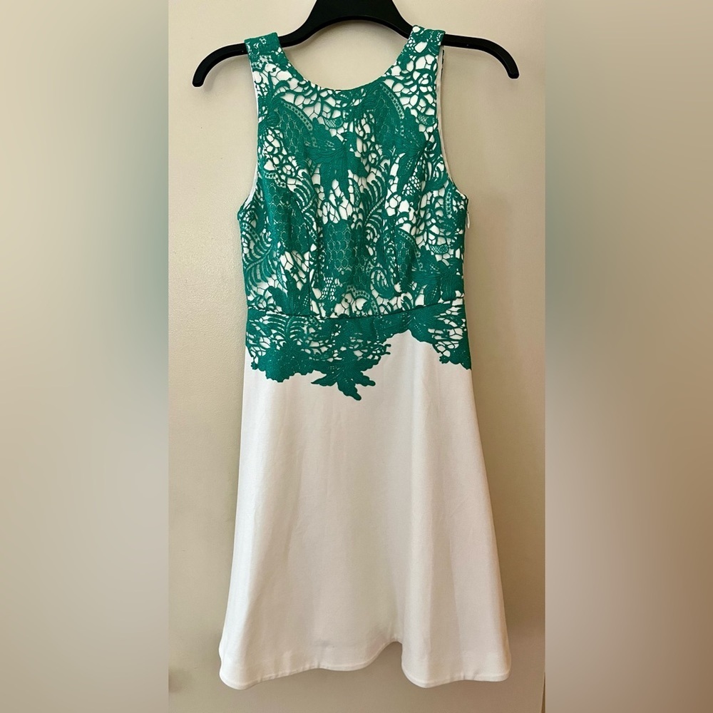 NWT Moulinette Souers Women’s mini sleeveless white/green dress.V is in the back
